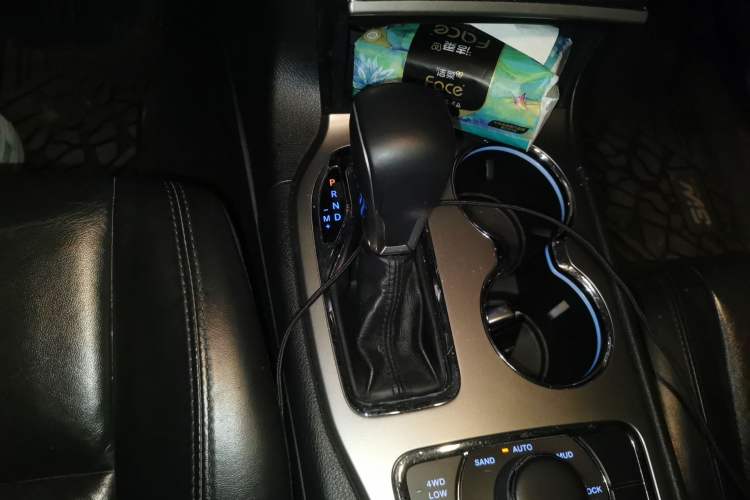 Used Jeep Grand Cherokee 2016 3.0L Comfort Navigation Edition Gear Lever