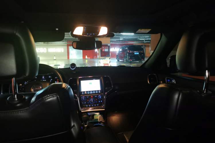 Used Jeep Grand Cherokee 2016 3.0L Comfort Navigation Edition Headliner