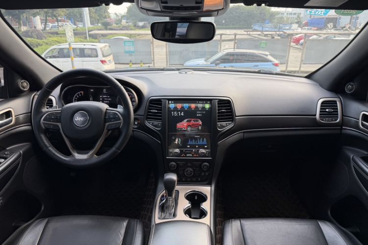 Used Jeep Grand Cherokee 2016 3.0L Comfort Navigation Edition Interior 1