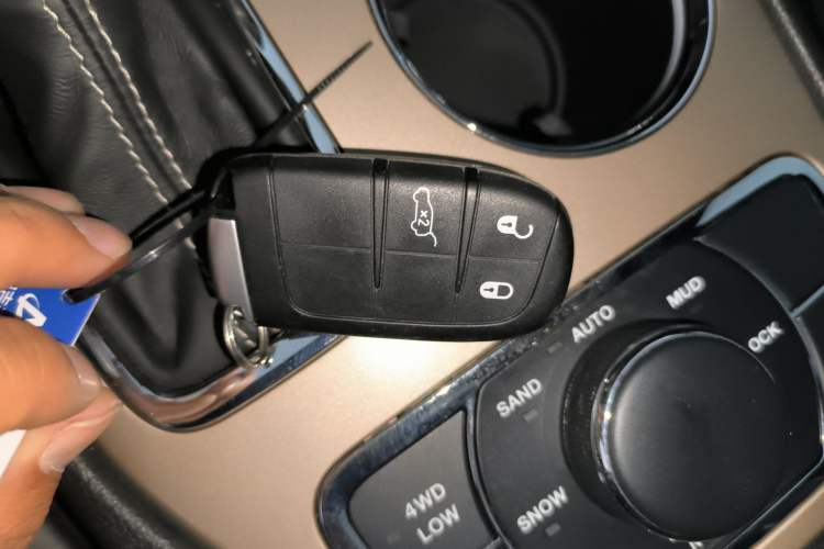 Used Jeep Grand Cherokee 2016 3.0L Comfort Navigation Edition Interior 1