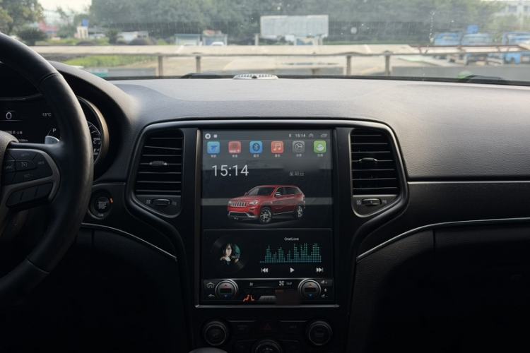 Used Jeep Grand Cherokee 2016 3.0L Comfort Navigation Edition Interior 3