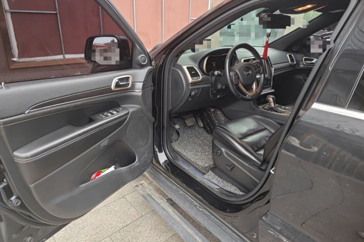 Used Jeep Grand Cherokee 2016 3.0L Elite Navigation Edition Interior 3