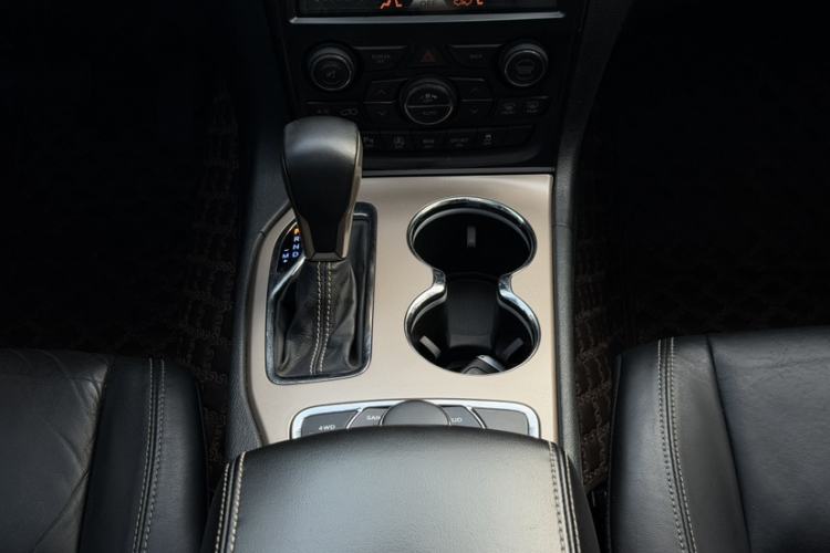 Used Jeep Grand Cherokee 2016 3.0L Comfort Navigation Edition Interior 4