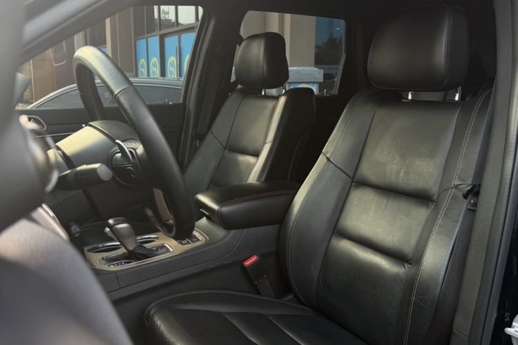 Used Jeep Grand Cherokee 2016 3.0L Comfort Navigation Edition Interior 5