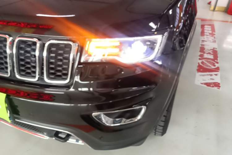 Used Jeep Grand Cherokee 2016 3.0L Elite Navigation Edition Left Front Headlight