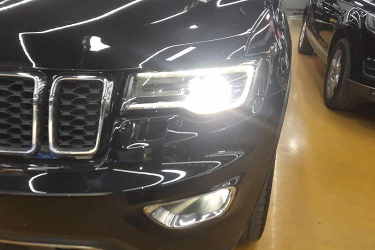 Used Jeep Grand Cherokee 2016 3.0L Comfort Navigation Edition Left Front Headlight