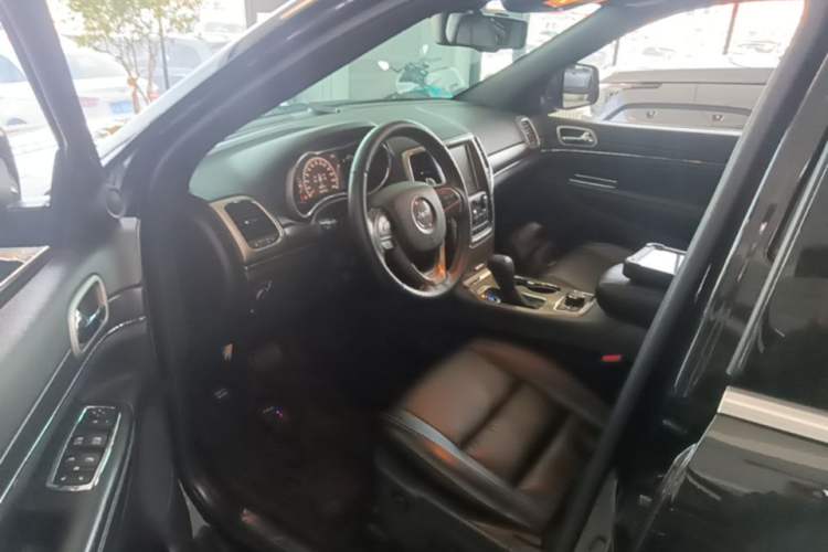Used Jeep Grand Cherokee 2016 3.0L Comfort Navigation Edition Left Front Seat