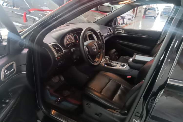 Used Jeep Grand Cherokee 2016 3.0L Elite Navigation Edition Left Front Seat