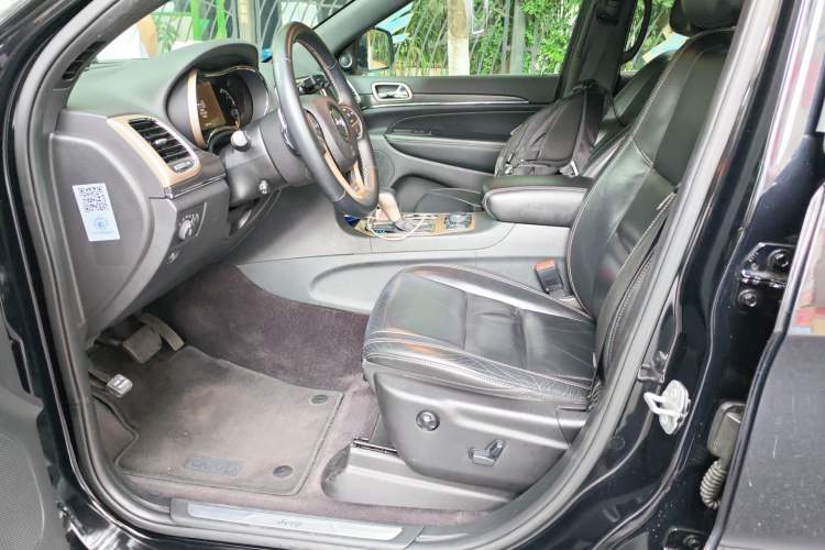 Used Jeep Grand Cherokee 2016 3.0L Comfort Navigation Edition Left Front Seat