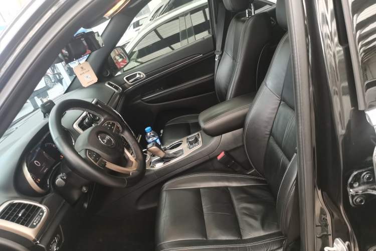 Used Jeep Grand Cherokee 2016 3.0L Comfort Navigation Edition Left Front Seat