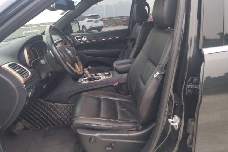 Used Jeep Grand Cherokee 2016 3.0L Comfort Navigation Edition Left Front Seat