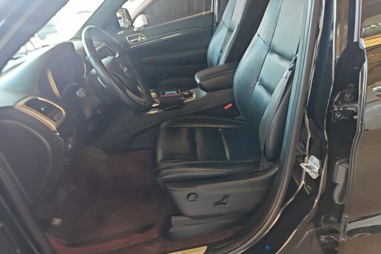 Used Jeep Grand Cherokee 2016 3.0L Comfort Navigation Edition Left Front Seat