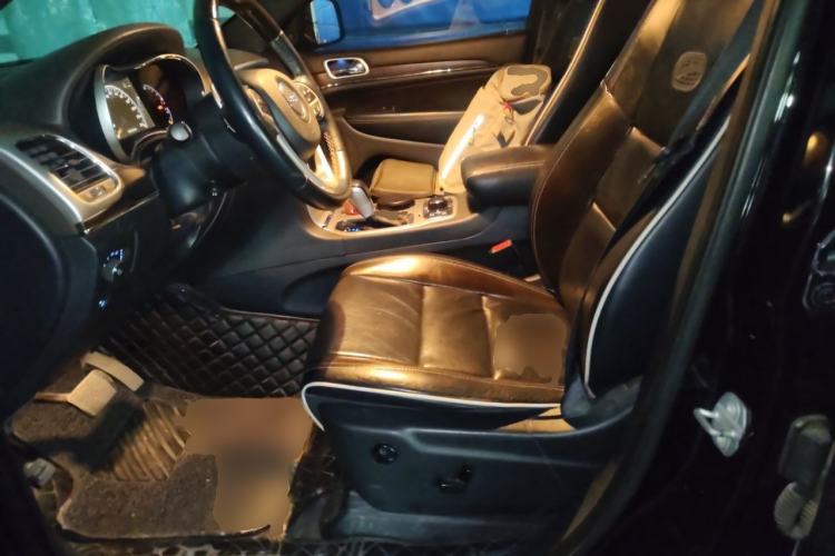 Used Jeep Grand Cherokee 2016 3.6L Luxury Navigation Edition Left Front Seat