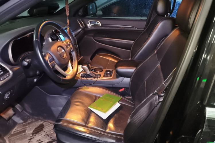 Used Jeep Grand Cherokee 2016 3.0L Elite Navigation Edition Left Front Seat