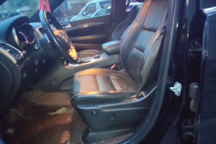 Used Jeep Grand Cherokee 2016 3.0L Elite Navigation Edition Left Front Seat