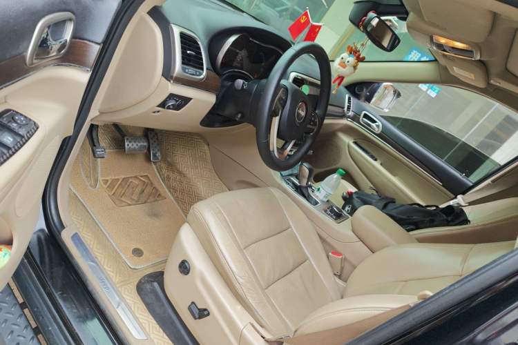 Used Jeep Grand Cherokee  Left Front Seat