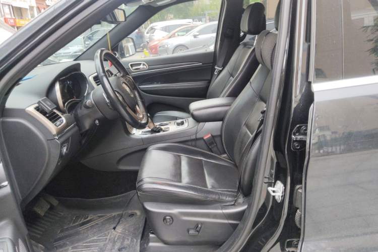 Used Jeep Grand Cherokee 2016 3.0L Elite Navigation Edition Left Front Seat
