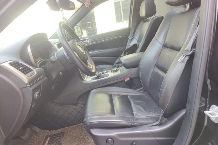 Used Jeep Grand Cherokee 2016 3.0L Comfort Navigation Edition Left Front Seat