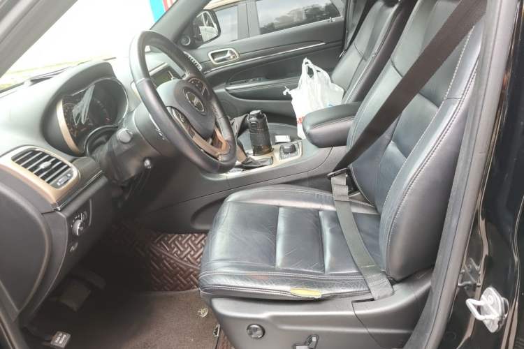 Used Jeep Grand Cherokee 2016 3.0L Comfort Navigation Edition Left Front Seat