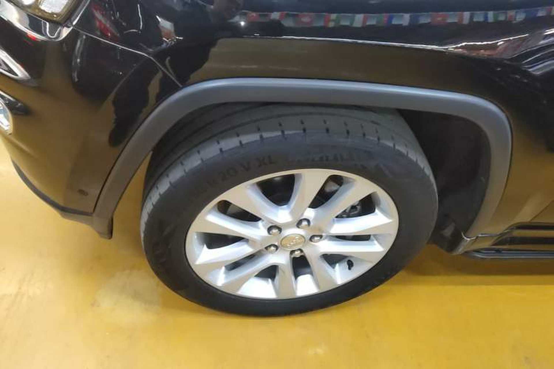 Used Jeep Grand Cherokee 2016 3.0L Comfort Navigation Edition Left Front Wheel Hub