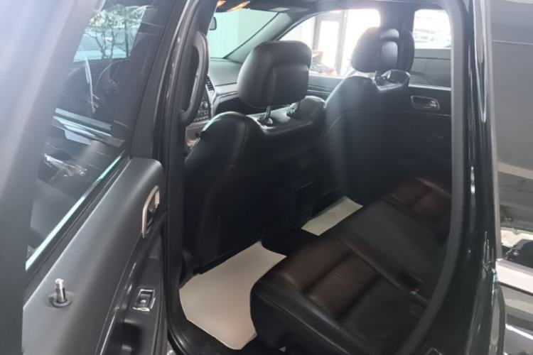 Used Jeep Grand Cherokee 2016 3.0L Comfort Navigation Edition Left Rear Seat