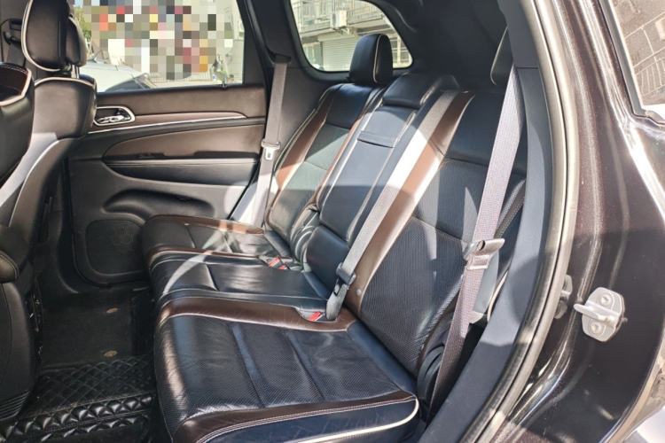 Used Jeep Grand Cherokee 2016 3.6L Luxury Navigation Edition Left Rear Seat