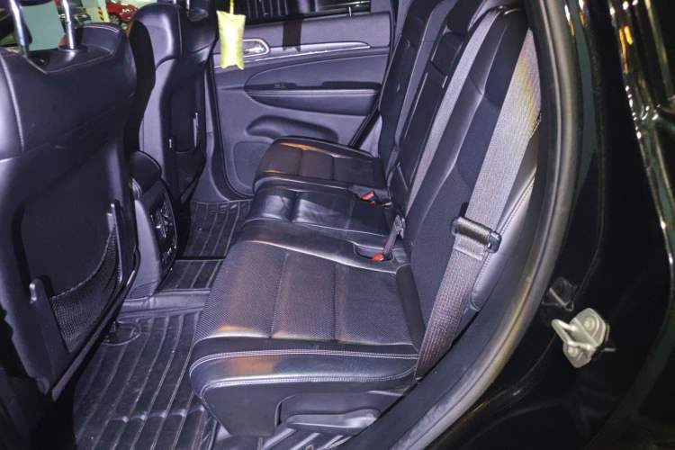 Used Jeep Grand Cherokee 2016 3.0L Elite Navigation Edition Left Rear Seat