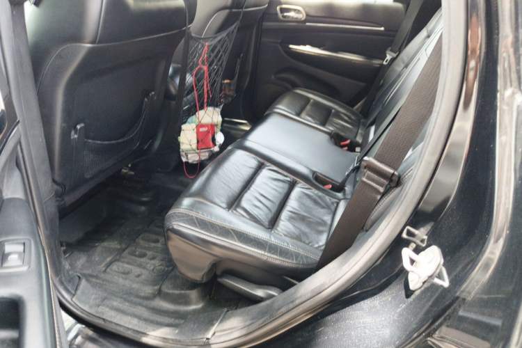 Used Jeep Grand Cherokee 2016 3.0L Comfort Navigation Edition Left Rear Seat