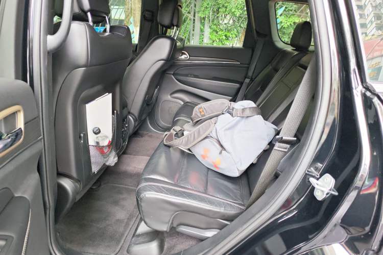 Used Jeep Grand Cherokee 2016 3.0L Comfort Navigation Edition Left Rear Seat