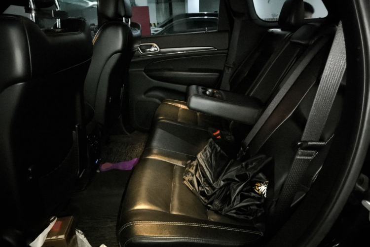 Used Jeep Grand Cherokee 2016 3.0L Comfort Navigation Edition Left Rear Seat