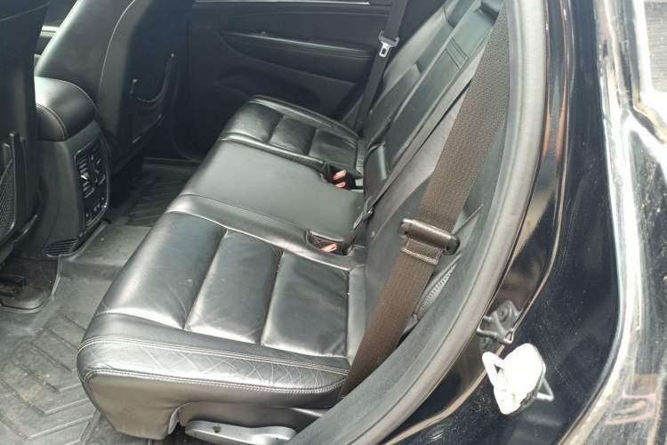 Used Jeep Grand Cherokee 2016 3.0L Comfort Navigation Edition Left Rear Seat