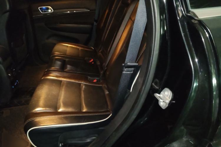 Used Jeep Grand Cherokee 2016 3.6L Luxury Navigation Edition Left Rear Seat