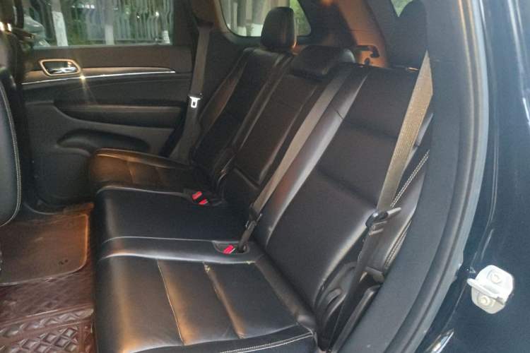 Used Jeep Grand Cherokee 2016 3.0L Comfort Navigation Edition Left Rear Seat