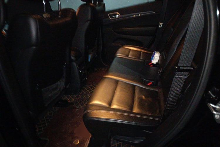 Used Jeep Grand Cherokee 2016 3.0L Comfort Navigation Edition Left Rear Seat