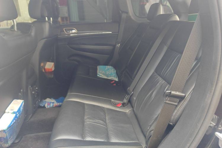 Used Jeep Grand Cherokee 2016 3.0L Comfort Navigation Edition Left Rear Seat