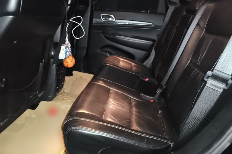 Used Jeep Grand Cherokee 2016 3.0L Comfort Navigation Edition Left Rear Seat
