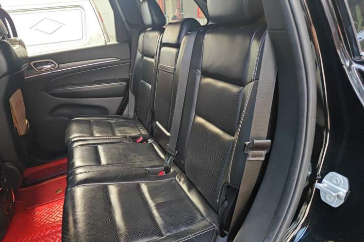 Used Jeep Grand Cherokee 2016 3.0L Elite Navigation Edition Left Rear Seat