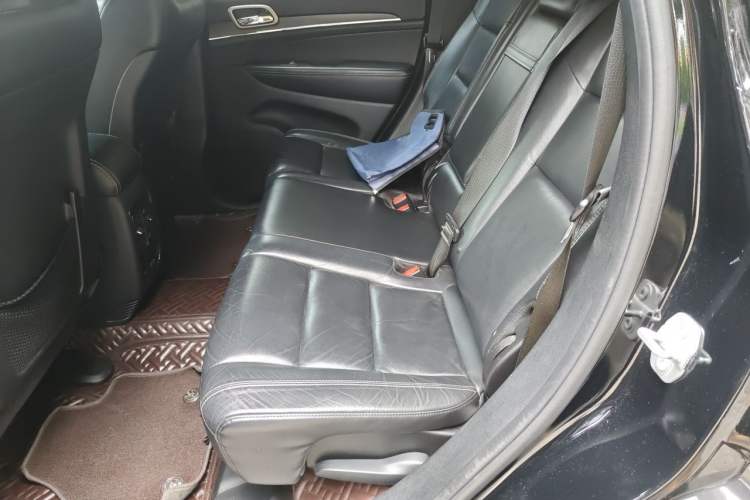 Used Jeep Grand Cherokee 2016 3.0L Comfort Navigation Edition Left Rear Seat