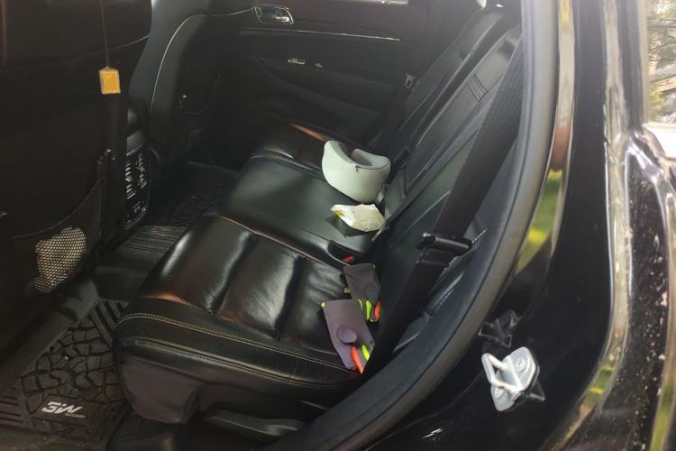 Used Jeep Grand Cherokee 2016 3.0L Comfort Navigation Edition Left Rear Seat
