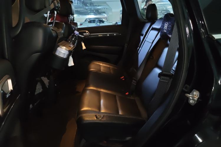Used Jeep Grand Cherokee 2016 3.0L Comfort Navigation Edition Left Rear Seat