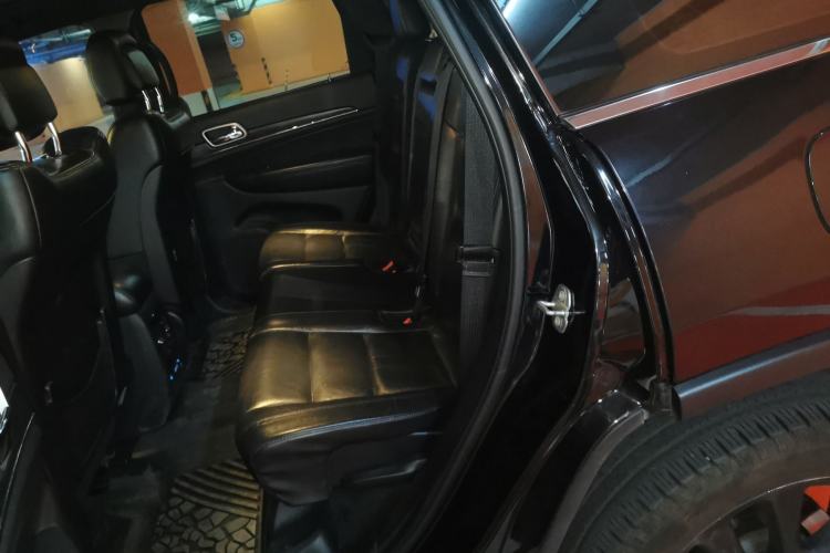Used Jeep Grand Cherokee 2016 3.0L Comfort Navigation Edition Left Rear Seat