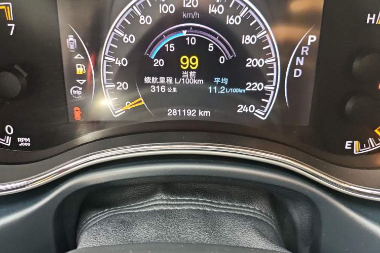 Used Jeep Grand Cherokee 2016 3.6L Luxury Navigation Edition Odometer Close Up