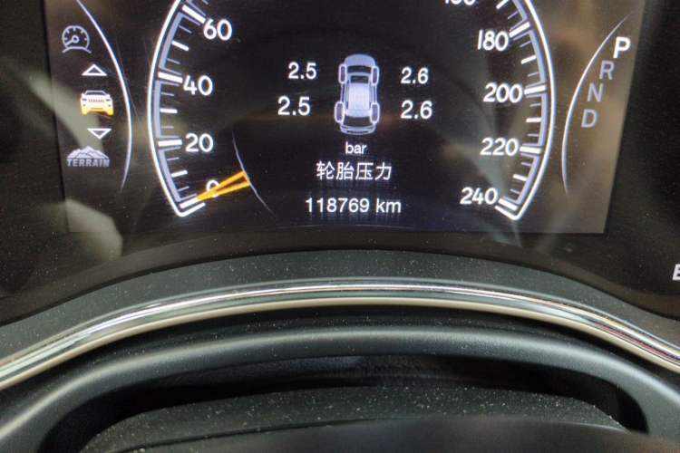 Used Jeep Grand Cherokee 2016 3.0L Comfort Navigation Edition Odometer Close Up