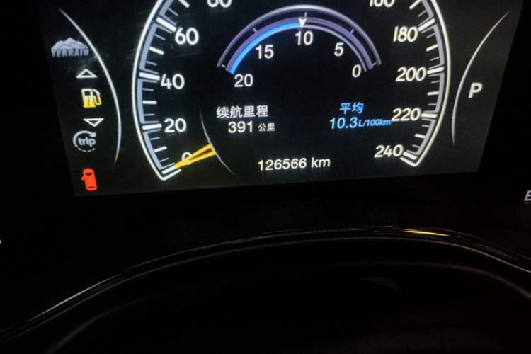 Used Jeep Grand Cherokee 2016 3.0L Comfort Navigation Edition Odometer Close Up
