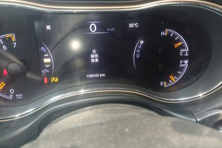 Used Jeep Grand Cherokee 2016 3.0L Comfort Navigation Edition Odometer Close Up