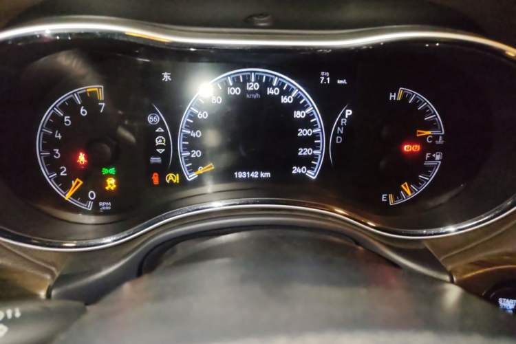 Used Jeep Grand Cherokee 2016 3.6L Luxury Navigation Edition Odometer Close Up