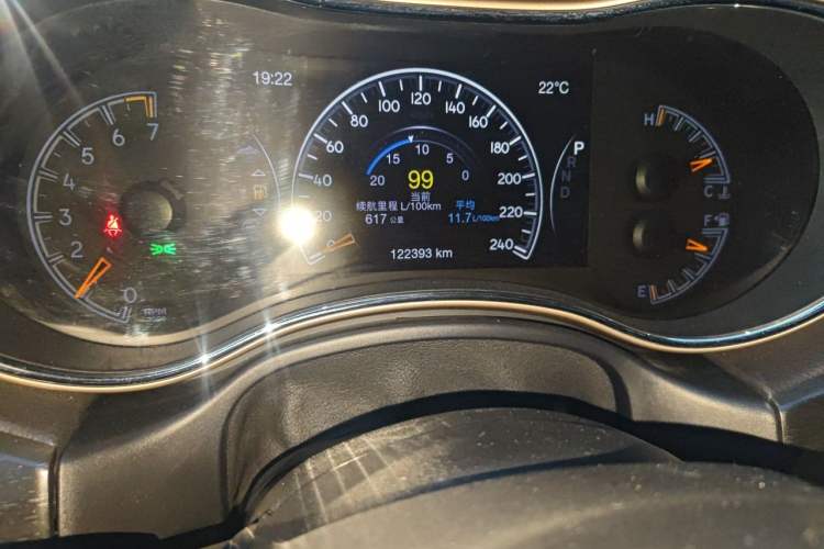Used Jeep Grand Cherokee 2016 3.0L Comfort Navigation Edition Odometer Close Up