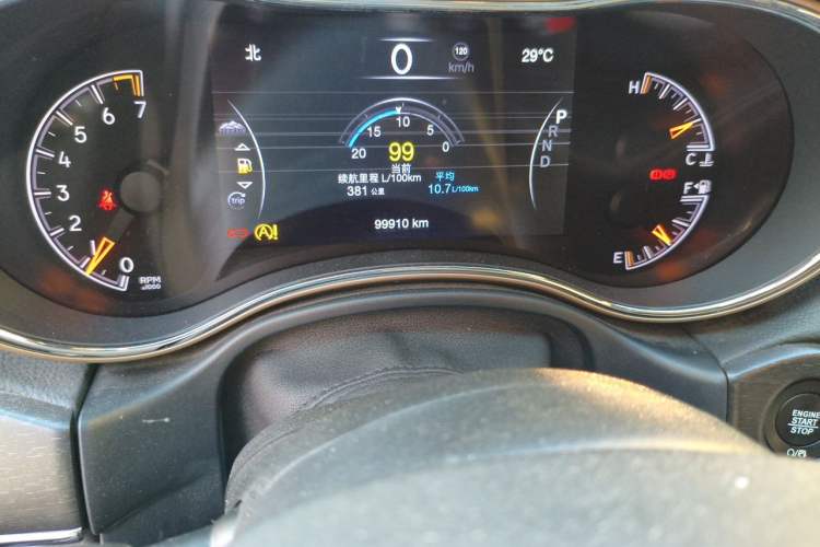 Used Jeep Grand Cherokee 2016 3.0L Elite Navigation Edition Odometer Close Up