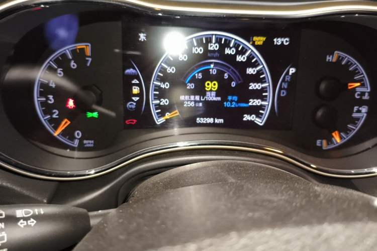 Used Jeep Grand Cherokee 2016 3.0L Elite Navigation Edition Odometer Close Up