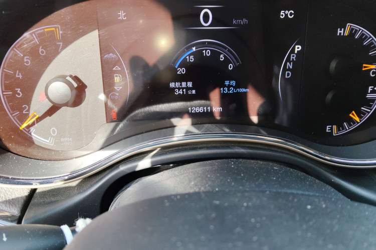 Used Jeep Grand Cherokee 2016 3.6L 75th Anniversary Tribute Edition Odometer Close Up